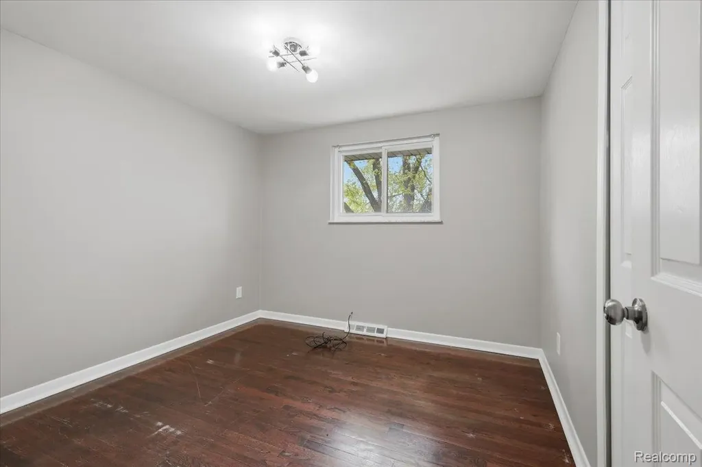2735 N Williams Lake Road Waterford Charter Township MI 48329