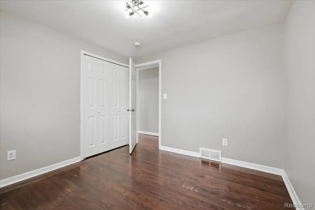 2735 N Williams Lake Road Waterford Charter Township MI 48329