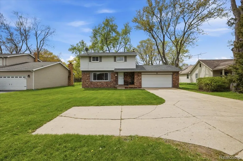 2735 N Williams Lake Road Waterford Charter Township MI 48329