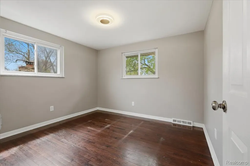 2735 N Williams Lake Road Waterford Charter Township MI 48329