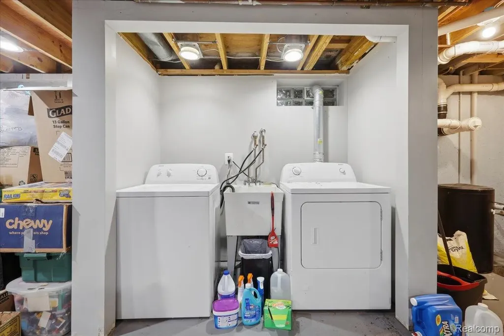2735 N Williams Lake Road Waterford Charter Township MI 48329