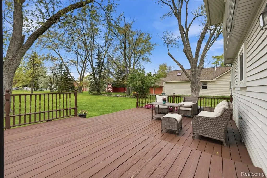 2735 N Williams Lake Road Waterford Charter Township MI 48329