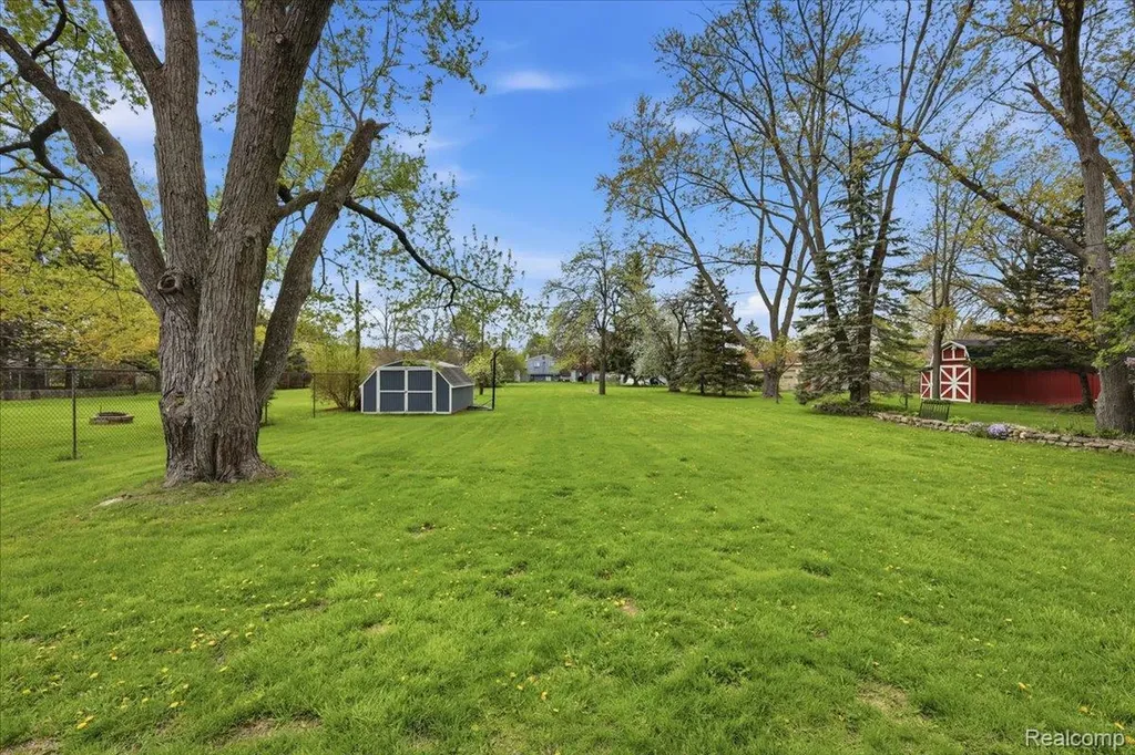 2735 N Williams Lake Road Waterford Charter Township MI 48329