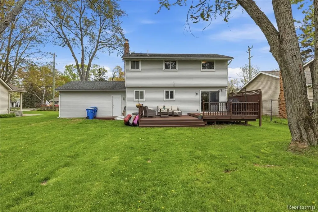 2735 N Williams Lake Road Waterford Charter Township MI 48329