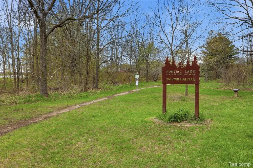 2735 N Williams Lake Road Waterford Charter Township MI 48329