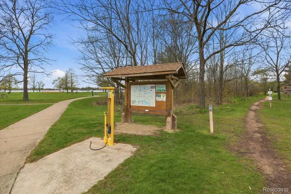2735 N Williams Lake Road Waterford Charter Township MI 48329