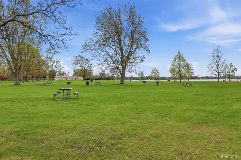2735 N Williams Lake Road Waterford Charter Township MI 48329