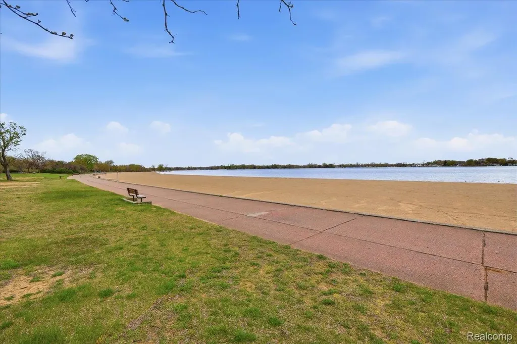 2735 N Williams Lake Road Waterford Charter Township MI 48329