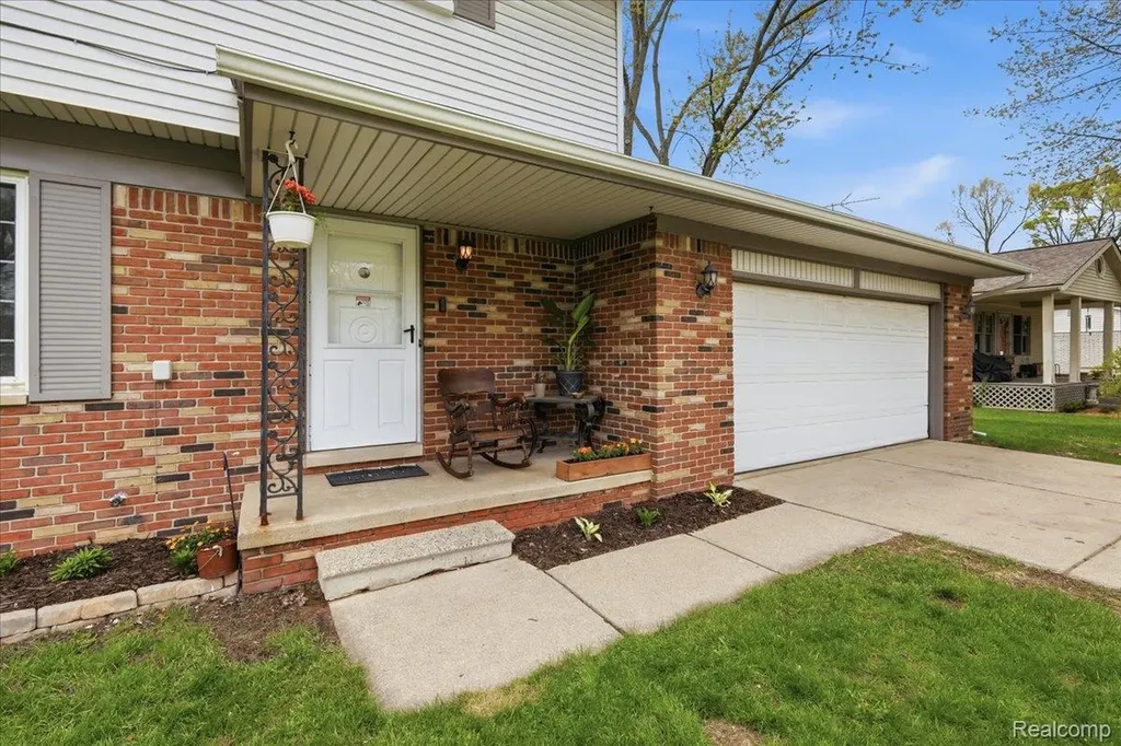 2735 N Williams Lake Road Waterford Charter Township MI 48329