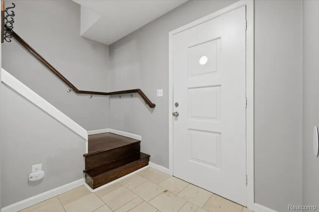 2735 N Williams Lake Road Waterford Charter Township MI 48329