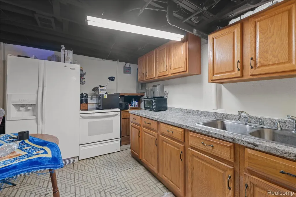 8083 Coventry Street Westland City MI 48185