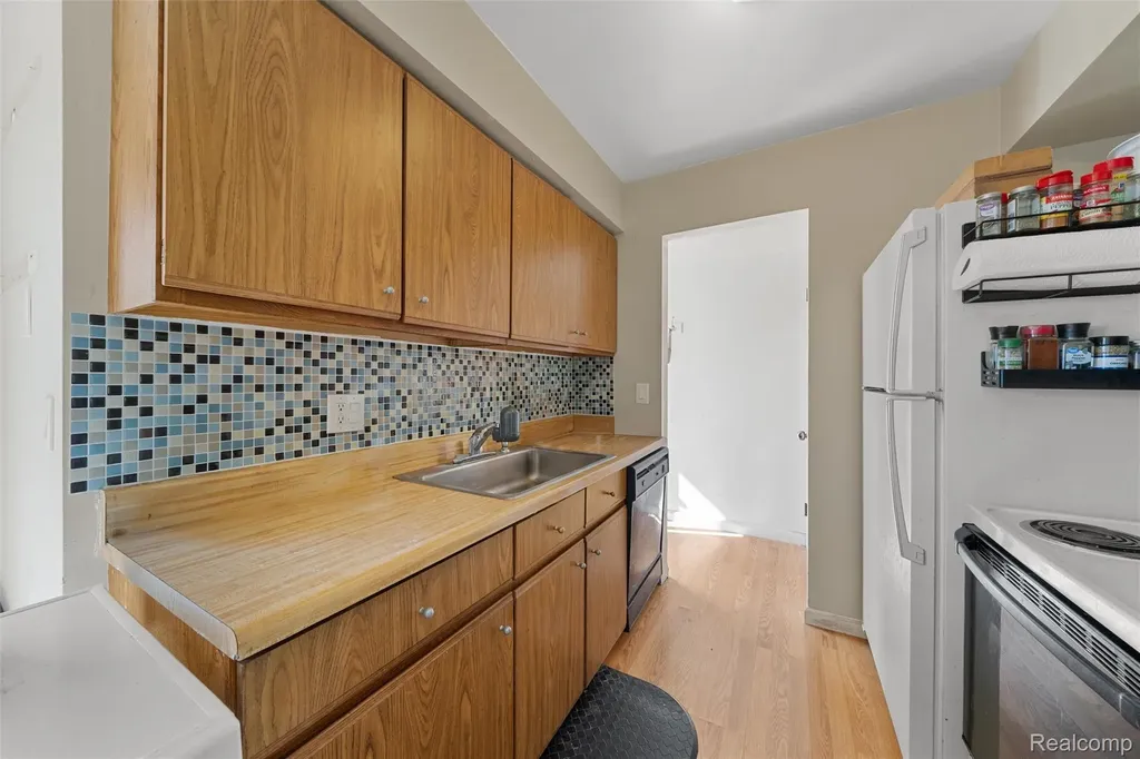 8083 Coventry Street Westland City MI 48185