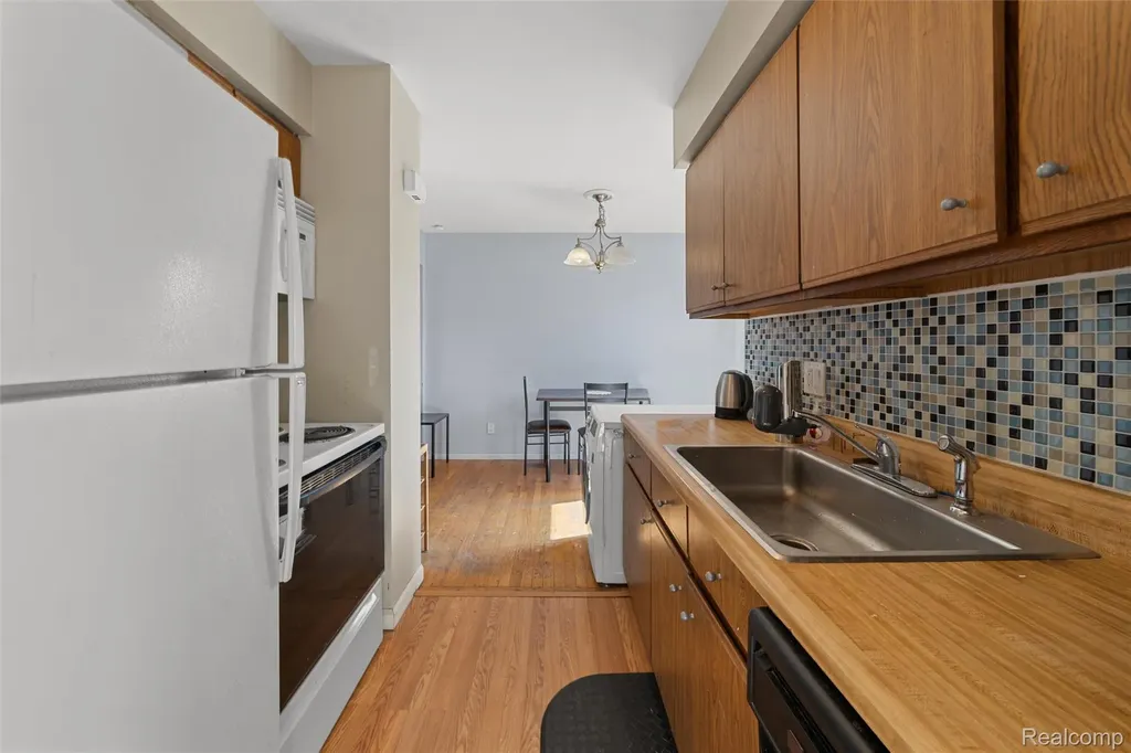8083 Coventry Street Westland City MI 48185