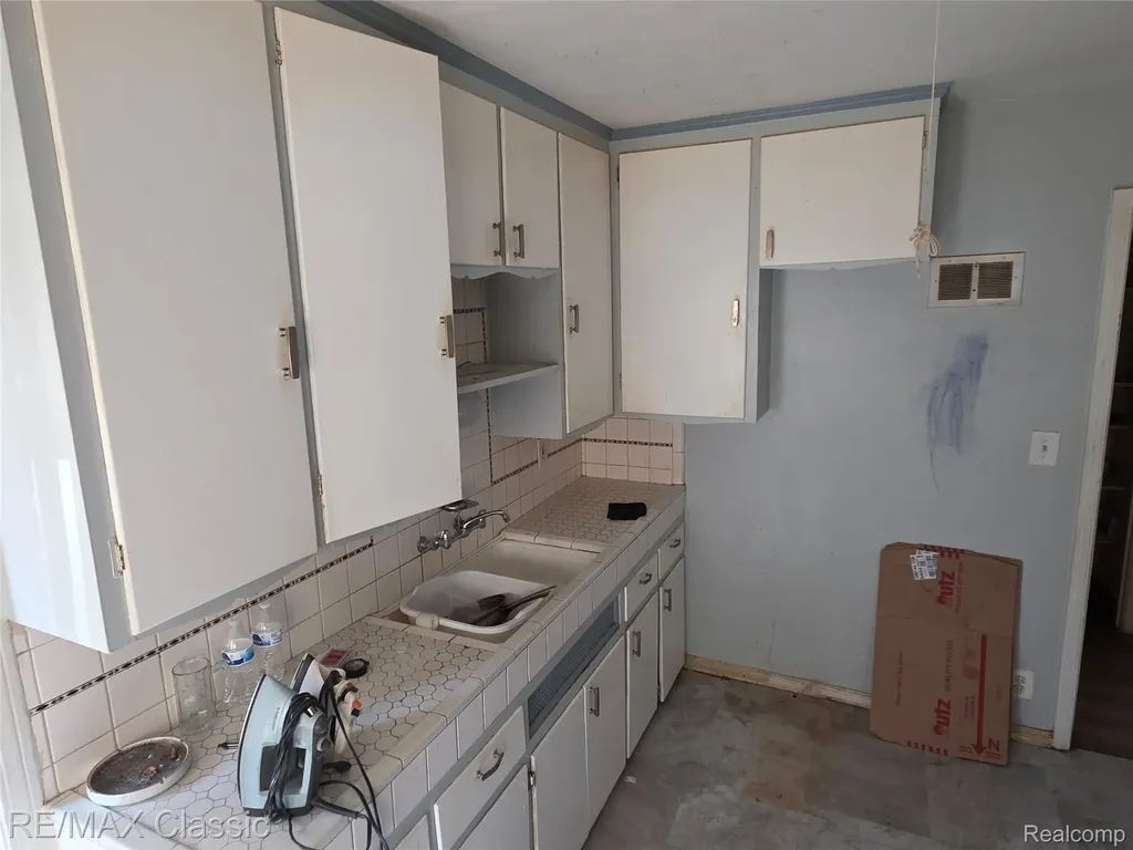 17350 Annott Street Detroit City MI 48205