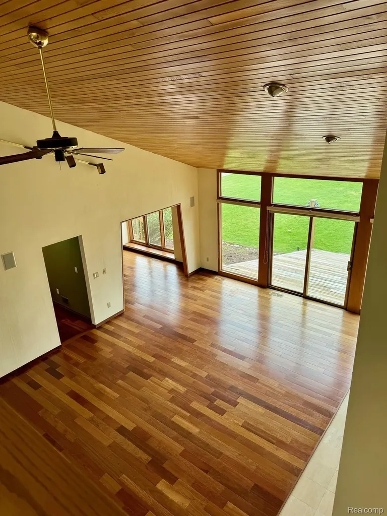 3234 Pine Lake Road West Bloomfield Charter Township MI 48324
