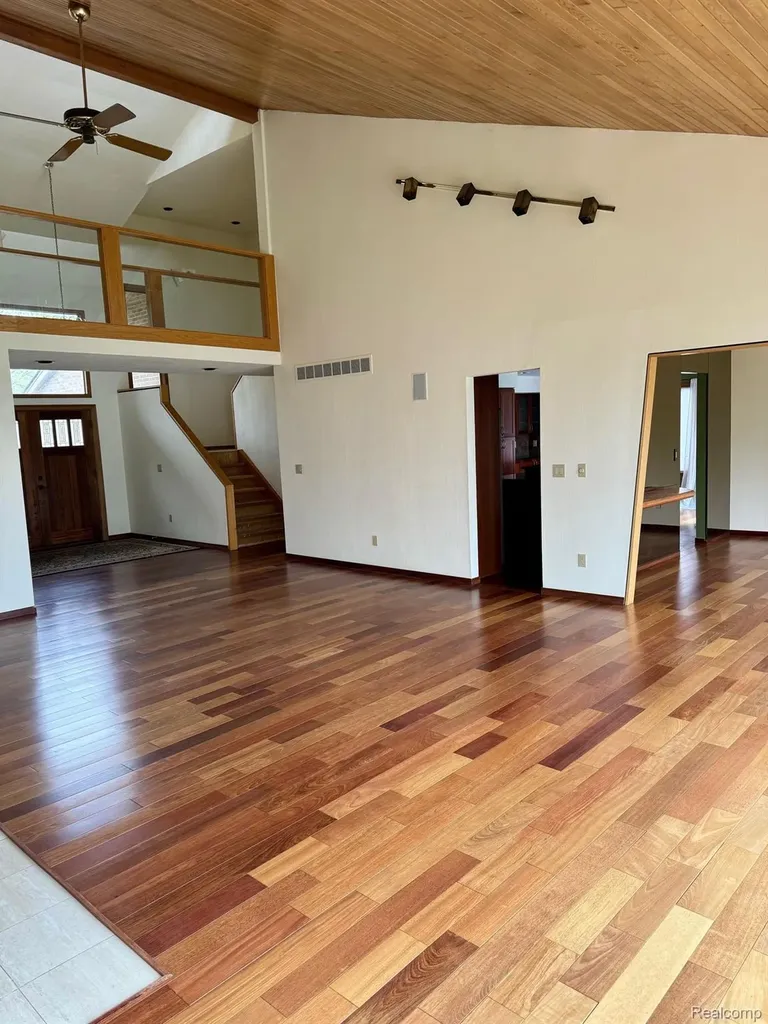 3234 Pine Lake Road West Bloomfield Charter Township MI 48324