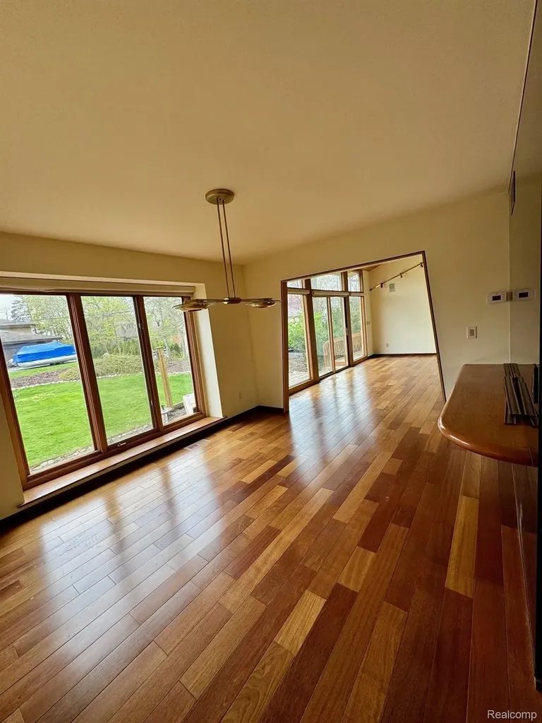 3234 Pine Lake Road West Bloomfield Charter Township MI 48324