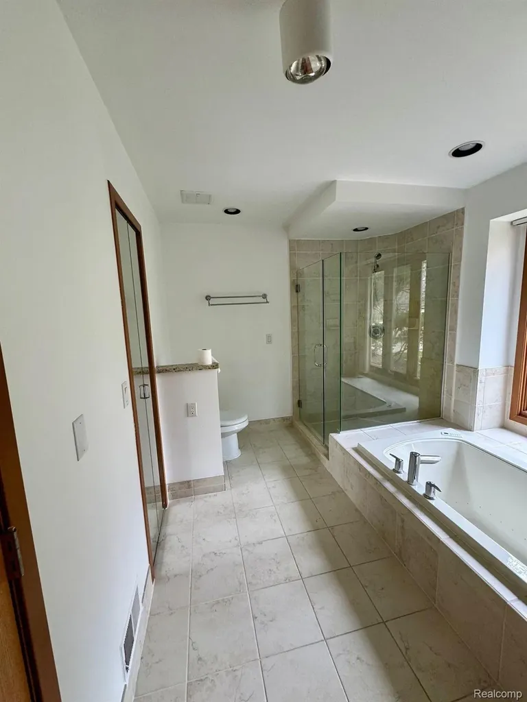 3234 Pine Lake Road West Bloomfield Charter Township MI 48324