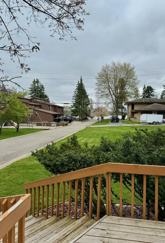 3234 Pine Lake Road West Bloomfield Charter Township MI 48324