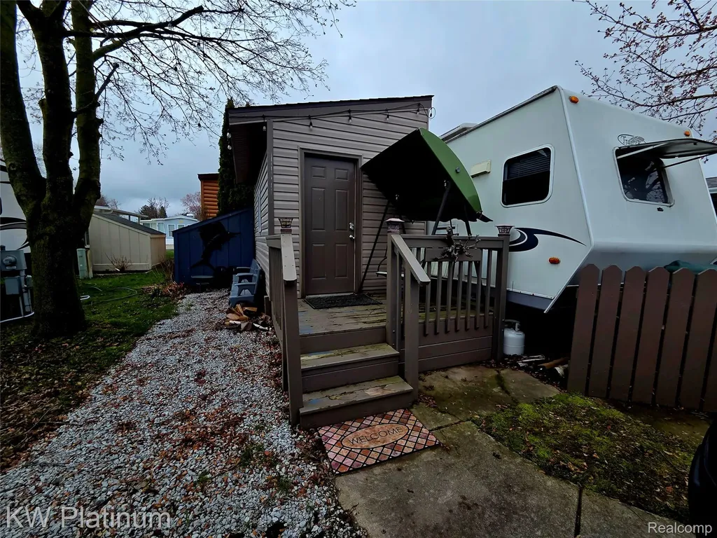 5236 Fredicksburg Ln, Lexington Village MI 48450