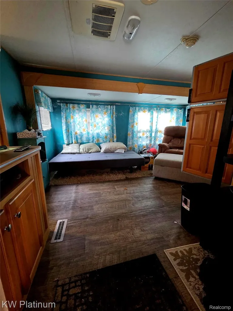 5236 Fredicksburg Ln, Lexington Village MI 48450