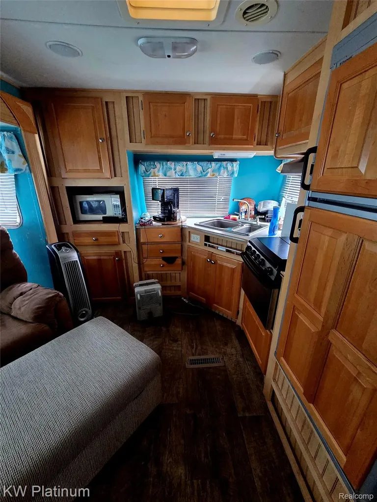 5236 Fredicksburg Ln, Lexington Village MI 48450