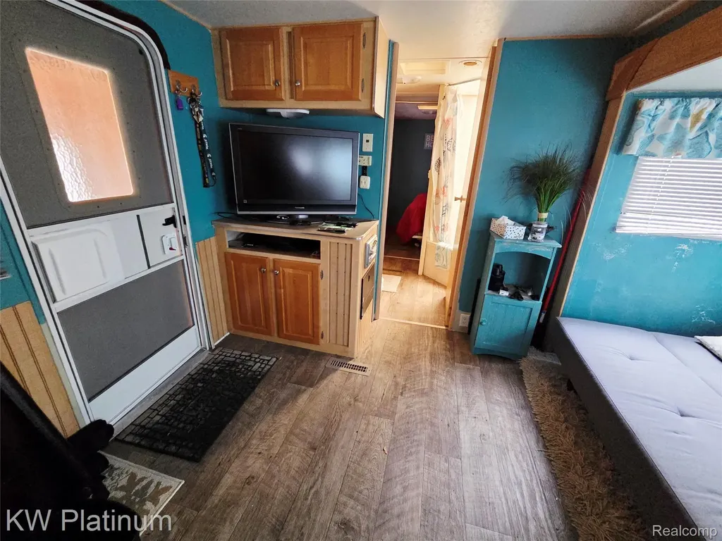 5236 Fredicksburg Ln, Lexington Village MI 48450