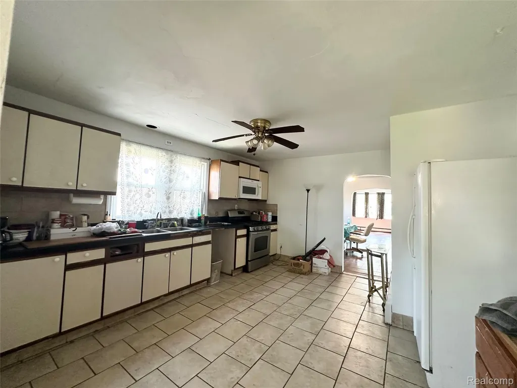 3701 Berkshire Avenue Warren City MI 48091