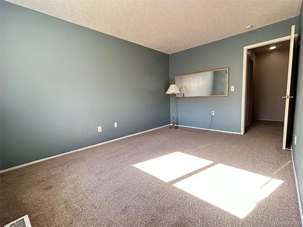 15417 Dupage Boulevard Taylor City MI 48180