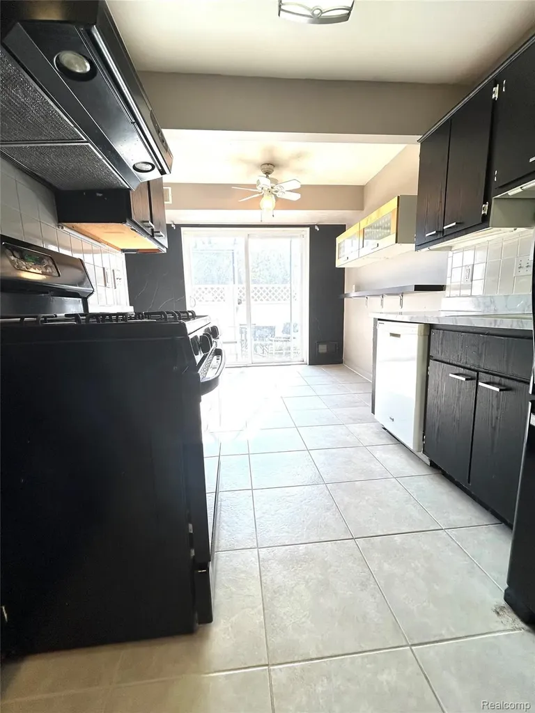 15417 Dupage Boulevard Taylor City MI 48180