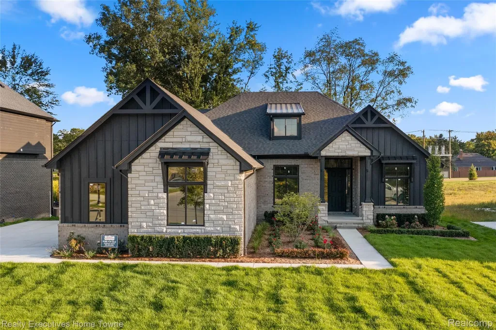 35071 Woodside Drive Richmond City MI 48062