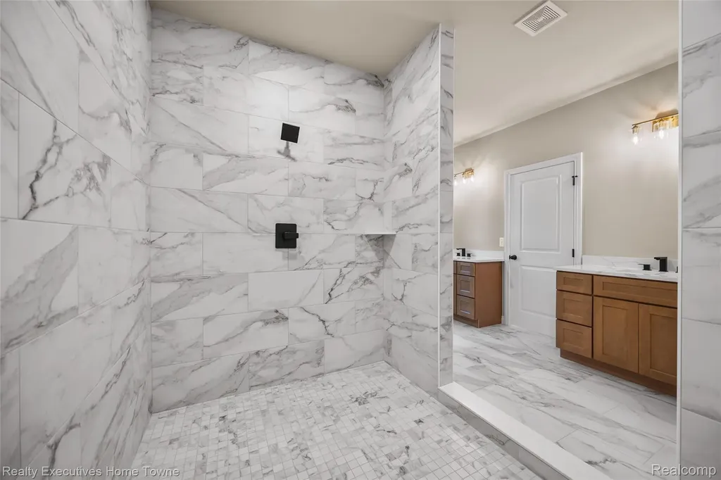 35071 Woodside Drive Richmond City MI 48062