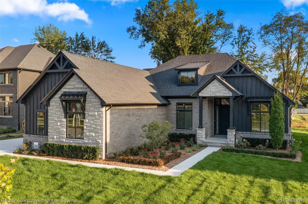 35071 Woodside Drive Richmond City MI 48062