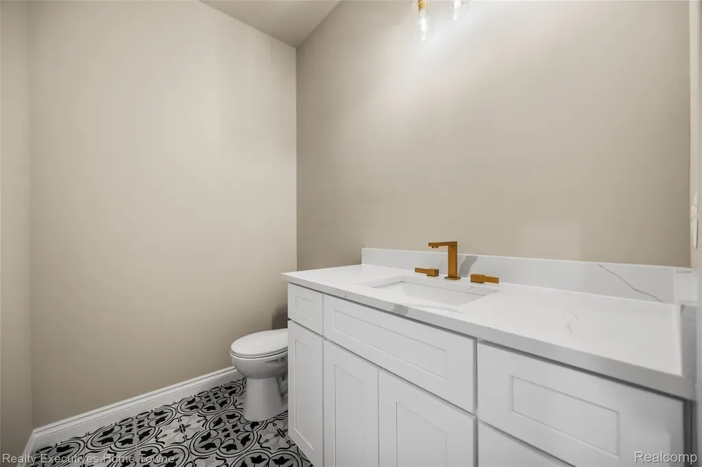 35071 Woodside Drive Richmond City MI 48062