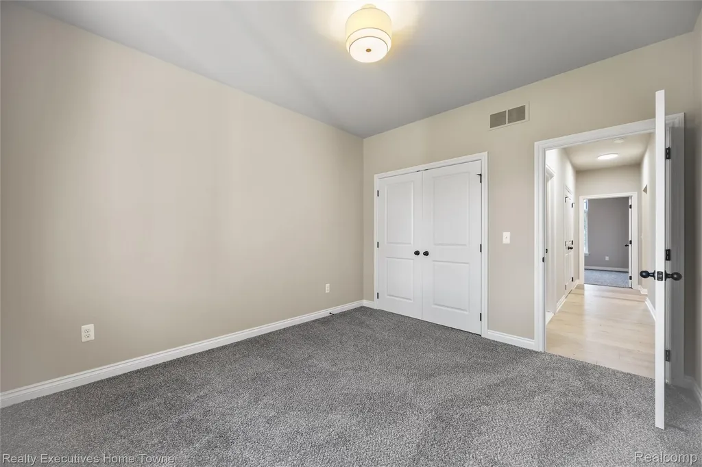 35071 Woodside Drive Richmond City MI 48062