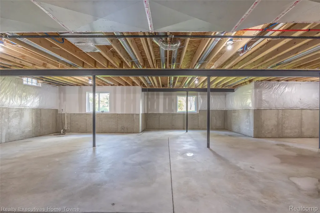 35071 Woodside Drive Richmond City MI 48062