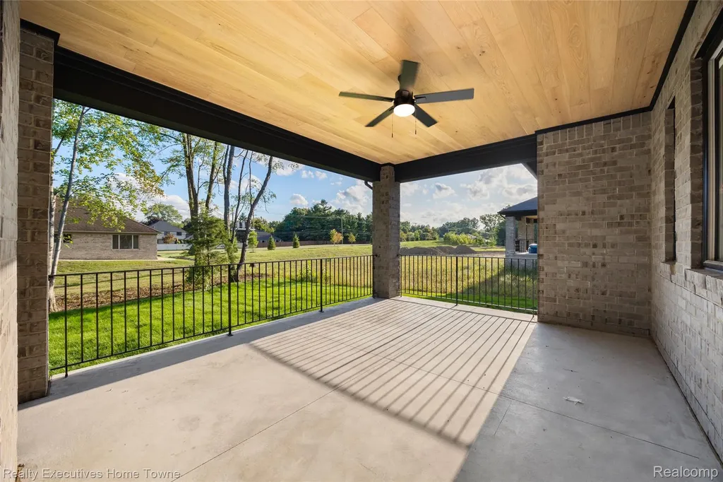 35071 Woodside Drive Richmond City MI 48062