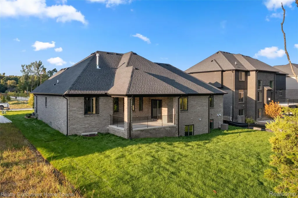 35071 Woodside Drive Richmond City MI 48062