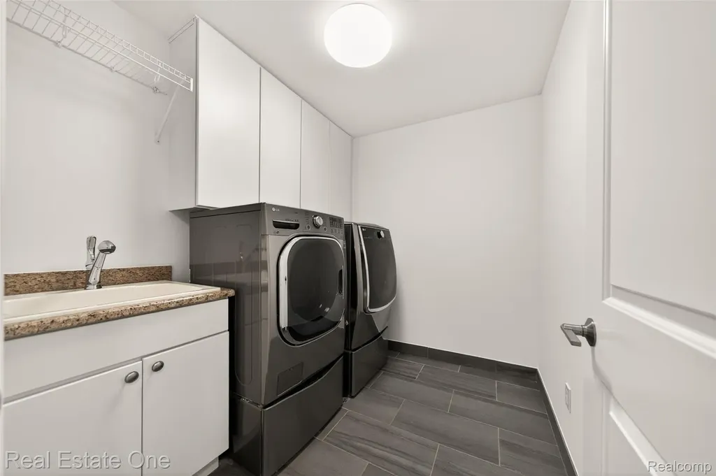 4702 Mankato Avenue Royal Oak City MI 48073