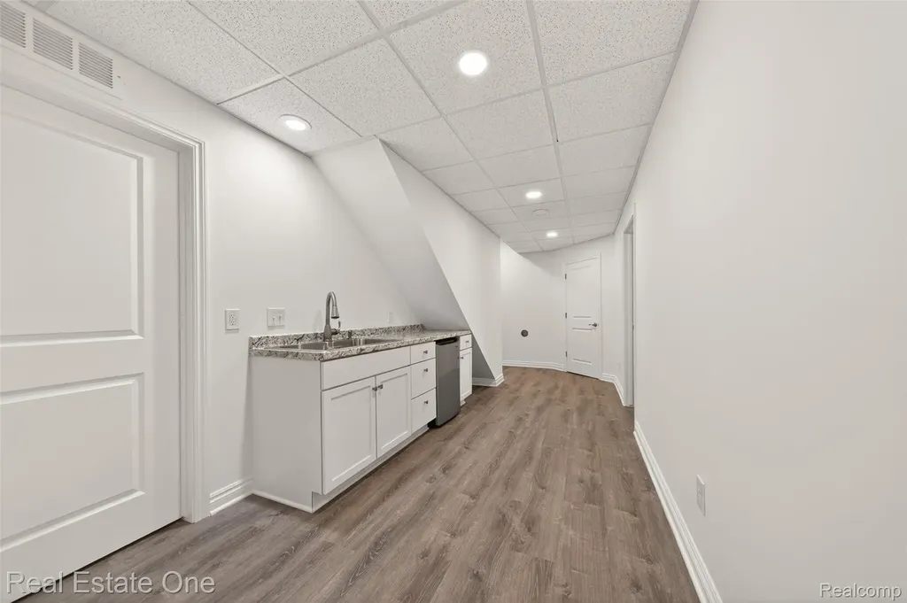 4702 Mankato Avenue Royal Oak City MI 48073