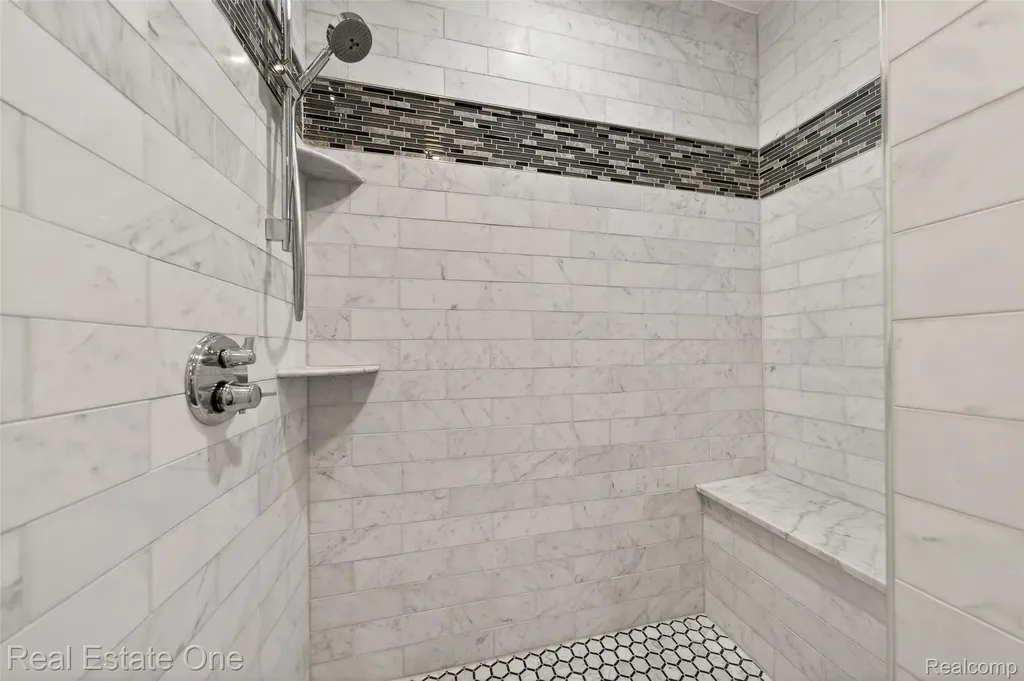4702 Mankato Avenue Royal Oak City MI 48073