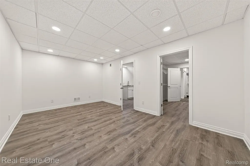 4702 Mankato Avenue Royal Oak City MI 48073