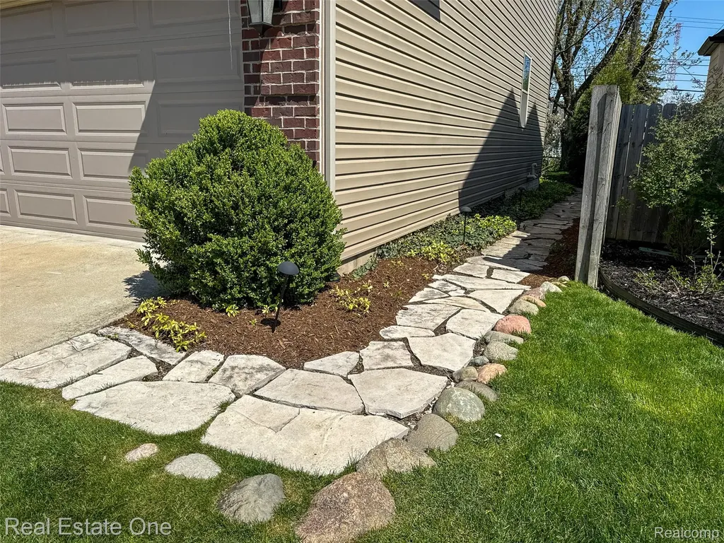4702 Mankato Avenue Royal Oak City MI 48073