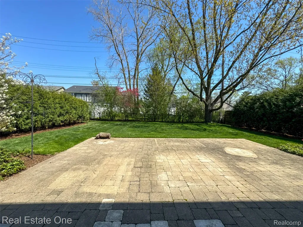 4702 Mankato Avenue Royal Oak City MI 48073