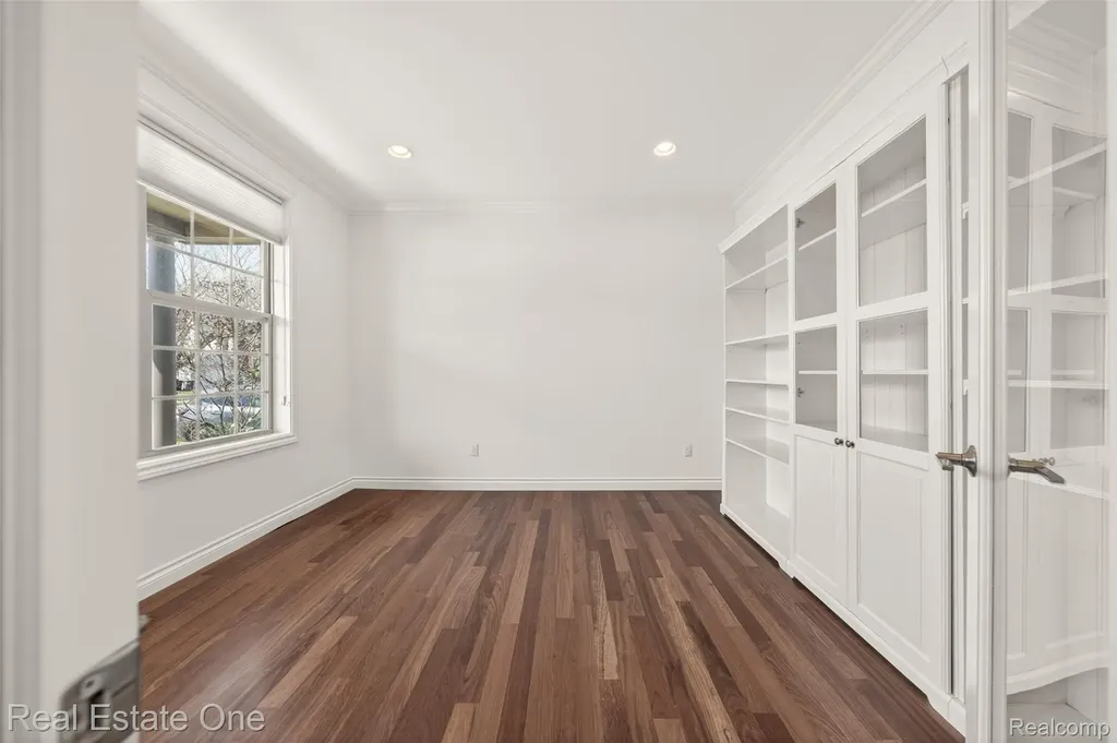 4702 Mankato Avenue Royal Oak City MI 48073