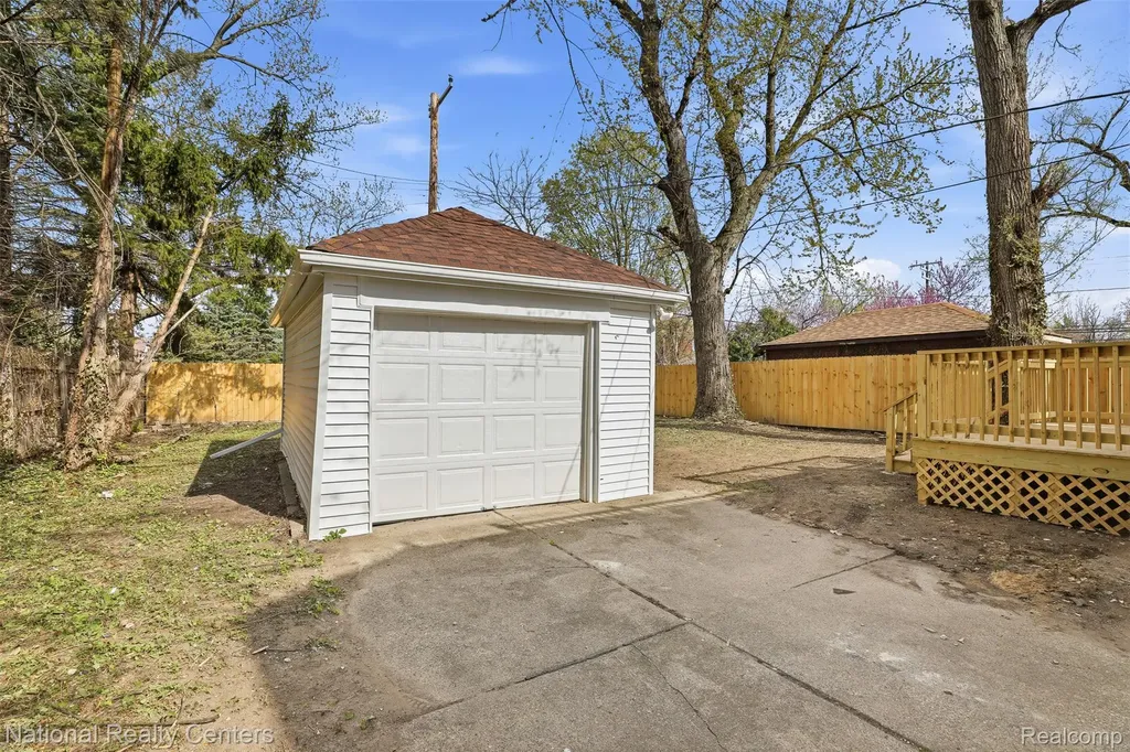 15422 Gilchrist Street Detroit City MI 48227