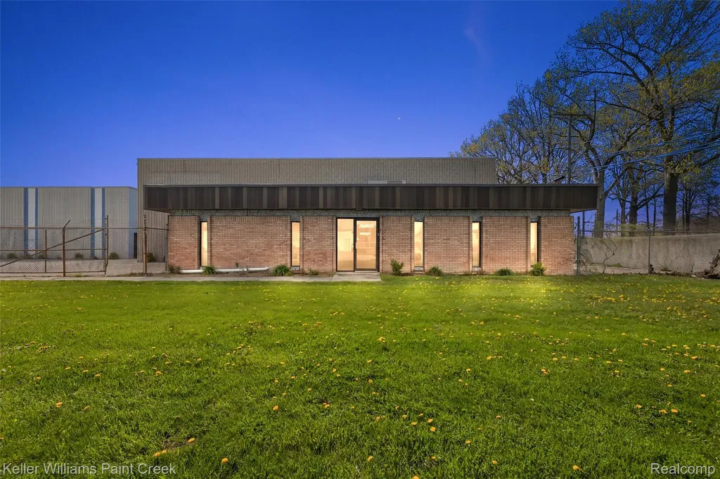 30759 Edison Drive Roseville City MI 48066