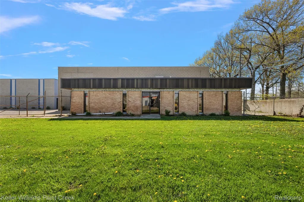 30759 Edison Drive Roseville City MI 48066