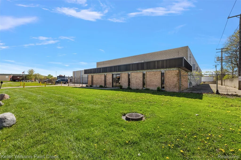 30759 Edison Drive Roseville City MI 48066