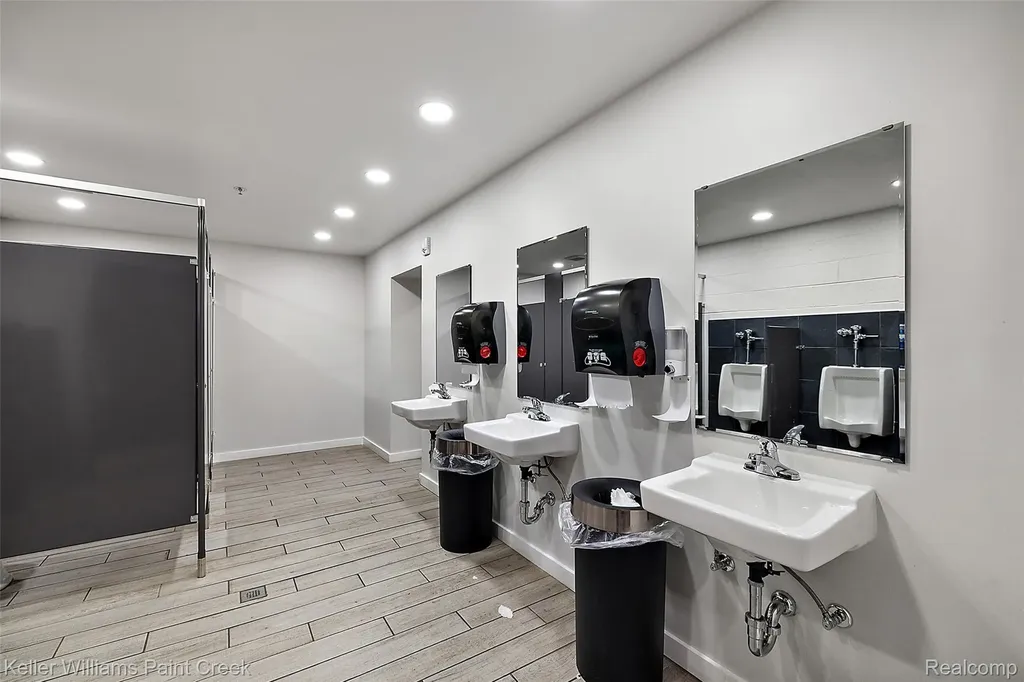 30759 Edison Drive Roseville City MI 48066
